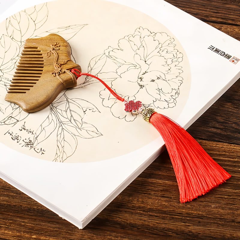 Handgefertigter Kamm aus grünem Sandelholz mit floraler Gravur Green Sandalwood Floral Engraved Comb