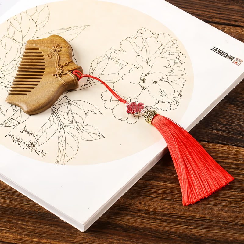 Handgefertigter Kamm aus grünem Sandelholz mit floraler Gravur Green Sandalwood Floral Engraved Comb