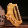 Handgefertigter Kamm aus grünem Sandelholz mit floraler Gravur Green Sandalwood Floral Engraved Comb