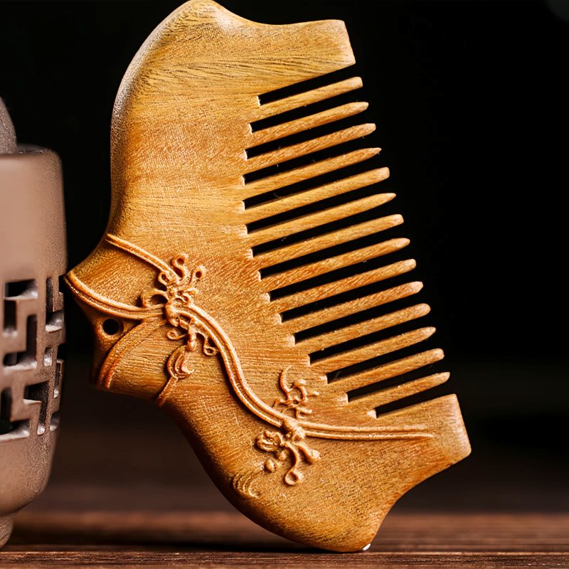 Handgefertigter Kamm aus grünem Sandelholz mit floraler Gravur Green Sandalwood Floral Engraved Comb