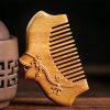Handgefertigter Kamm aus grünem Sandelholz mit floraler Gravur Green Sandalwood Floral Engraved Comb