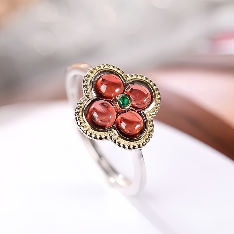 925 Silver Garnet Four-leaf Clover Protection Necklace 925 Silver Garnet Four-leaf Clover Protection Necklace