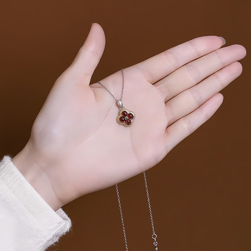 925 Silver Garnet Four-leaf Clover Protection Necklace 925 Silver Garnet Four-leaf Clover Protection Necklace