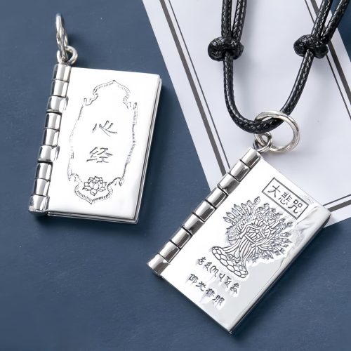 Colgante de Plata 990 con el Sutra del Corazón y Loto de la Paz Colgante de Plata 990 con el Sutra del Corazón y Loto de la Paz
