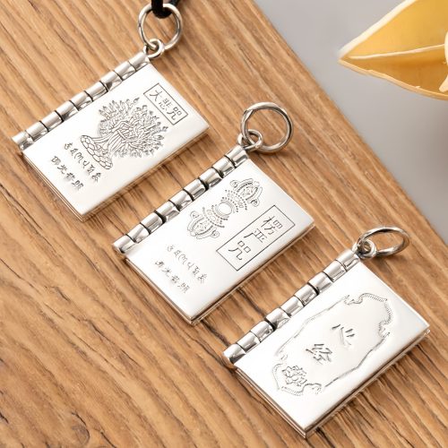 Colgante de Plata 990 con el Sutra del Corazón y Loto de la Paz Colgante de Plata 990 con el Sutra del Corazón y Loto de la Paz