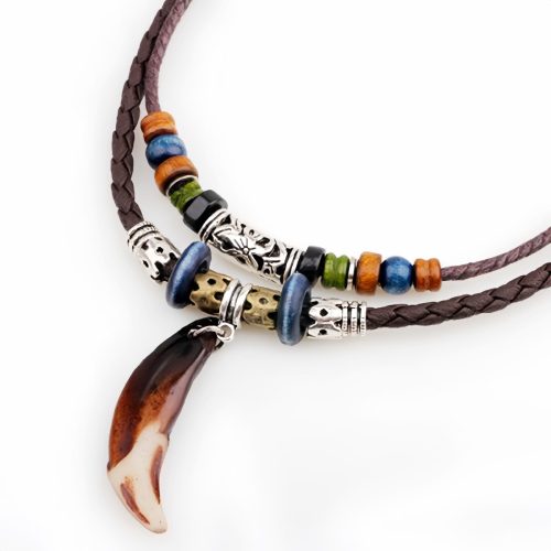 Collar Étnico de Diente de Lobo: Amuleto de Prosperidad