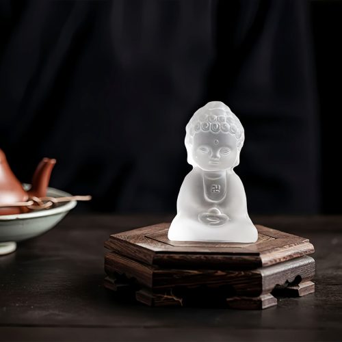 瑠璃製如来仏像　静寂の装飾品