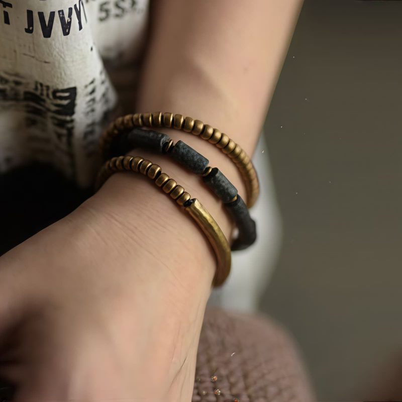 Lava-Gestein & Messing: Mehrlagiges Armband für innere Ruhe Lava Rock Brass Multi-Turn Calm Bracelet