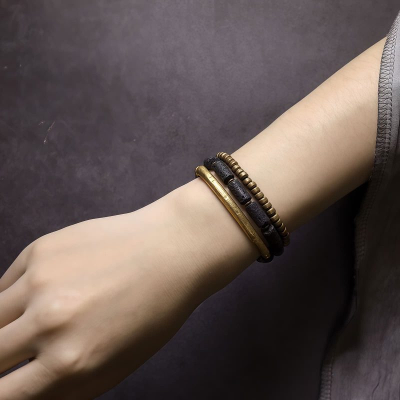 Lava-Gestein & Messing: Mehrlagiges Armband für innere Ruhe Lava Rock Brass Multi-Turn Calm Bracelet