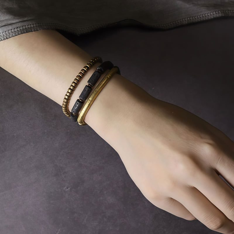 Lava-Gestein & Messing: Mehrlagiges Armband für innere Ruhe Lava Rock Brass Multi-Turn Calm Bracelet