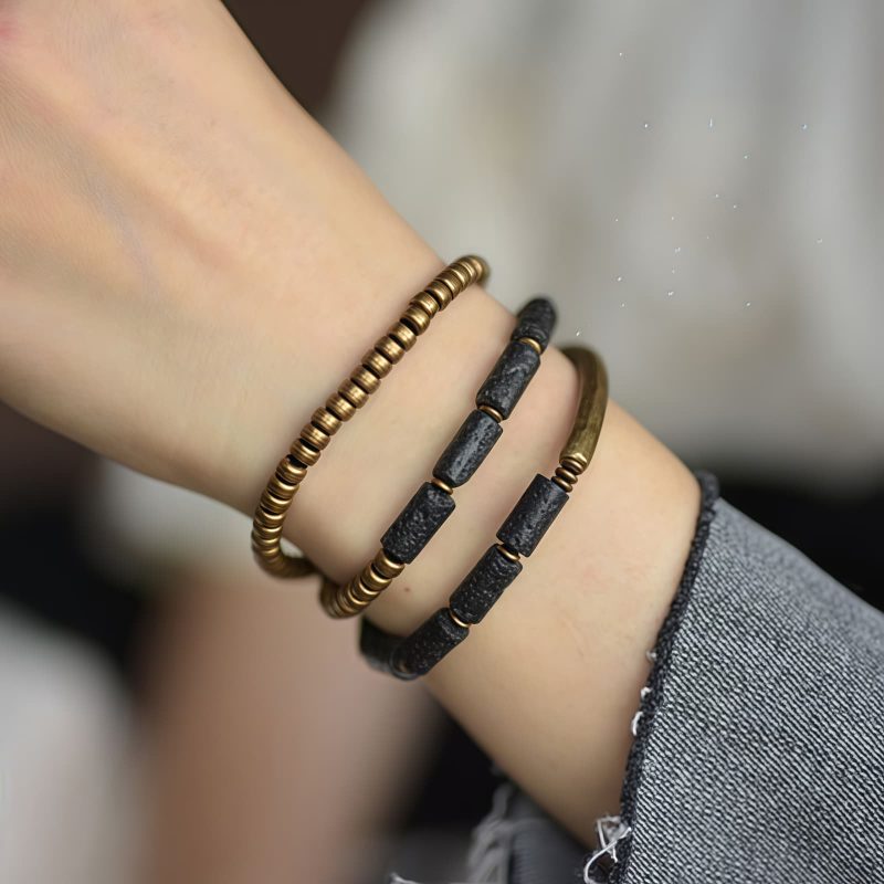 Lava-Gestein & Messing: Mehrlagiges Armband für innere Ruhe Lava Rock Brass Multi-Turn Calm Bracelet